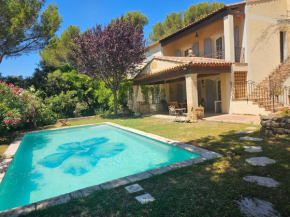 Villa de 240 m2 au calme avec piscine